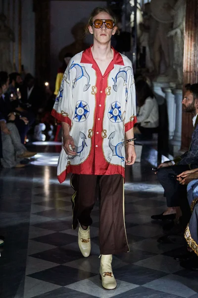 Look 94